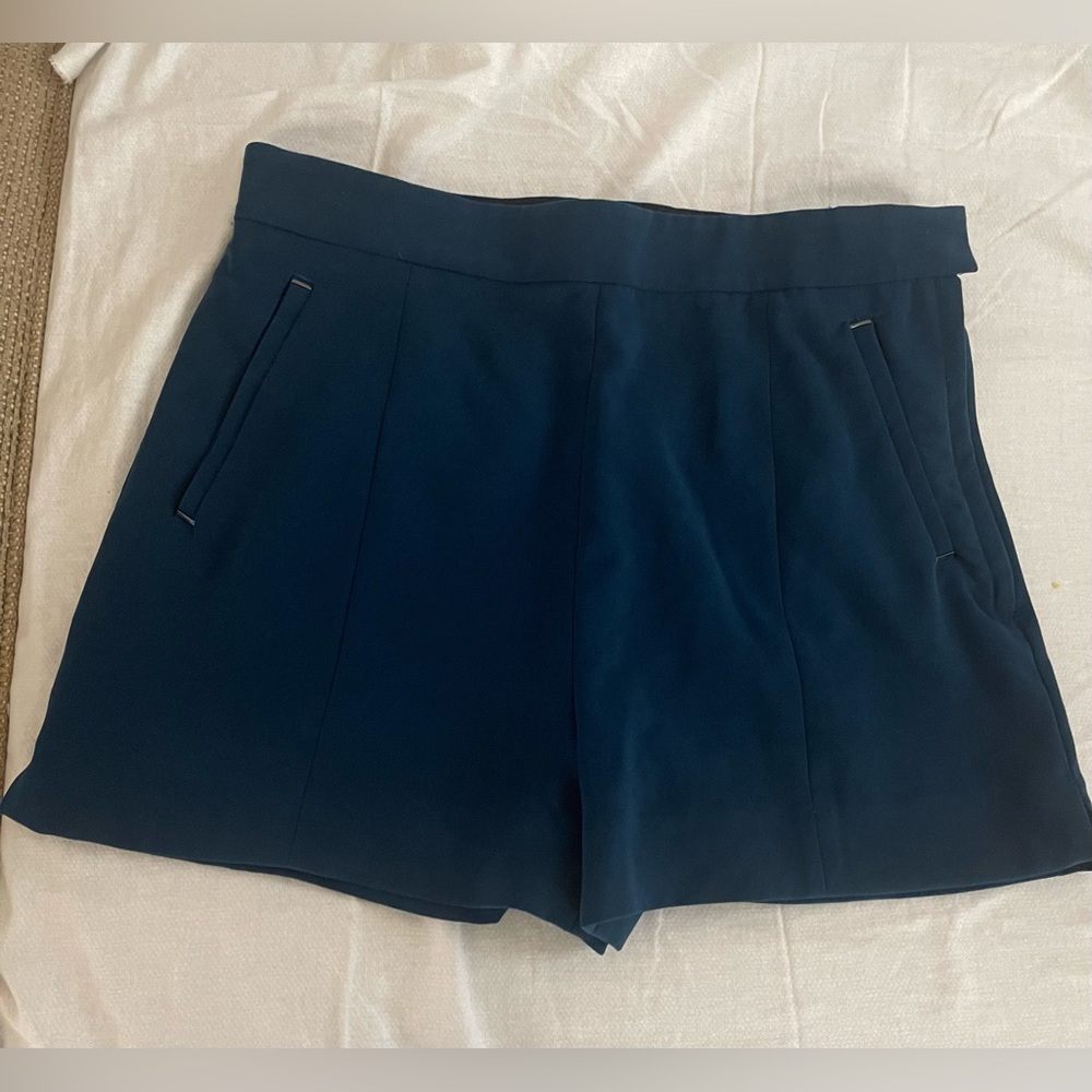 H&M woman’s dress shorts size 12
